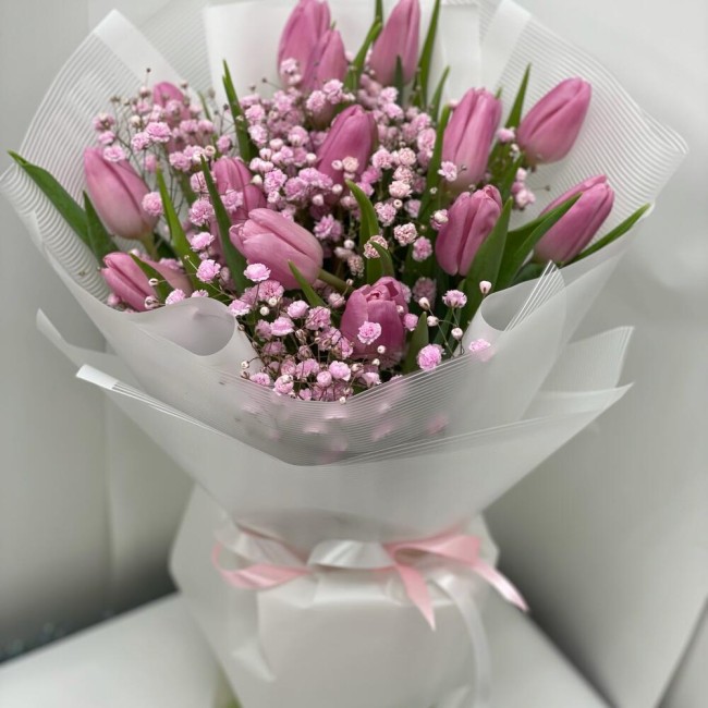 Букет цветов "Розовые тюльпаны с гипсофилой" Букет цветов "Розовые тюльпаны с гипсофилой"